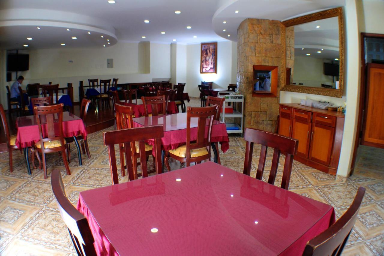 Hotel Santa Isabel 2 إبياليز المظهر الخارجي الصورة